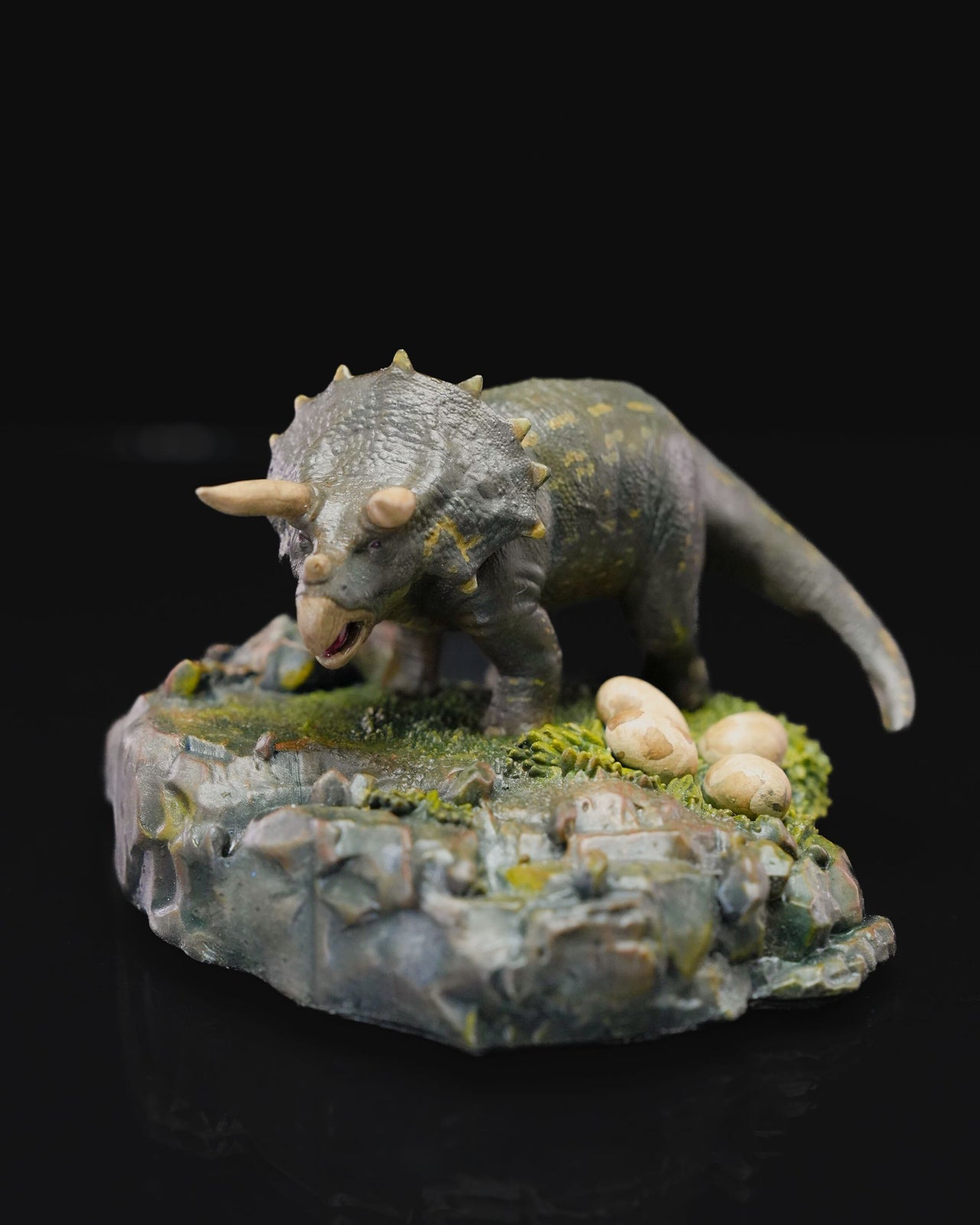 Unpainted Triceratops Statue