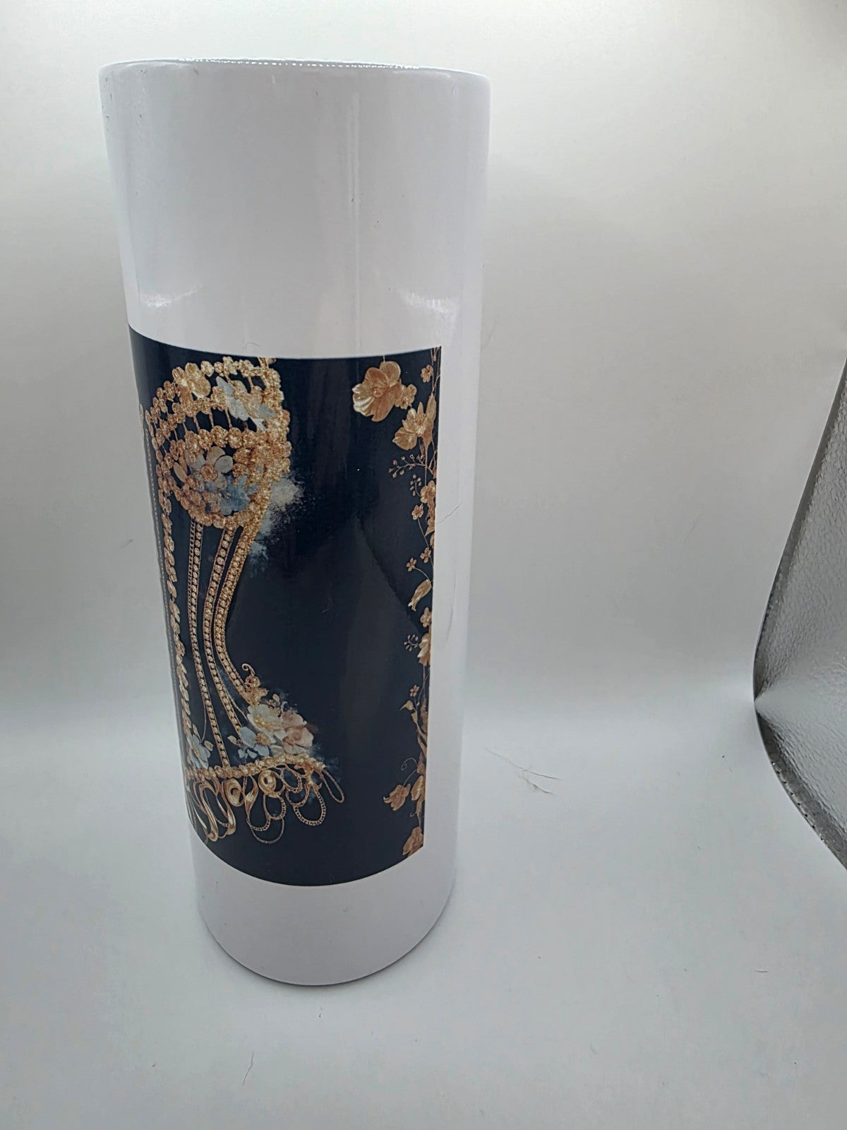 20 Ounce Metal Tumbler with lid and straw and box Peal Corset