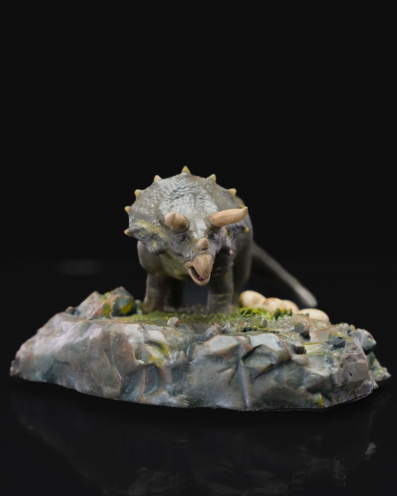 Unpainted Triceratops Statue