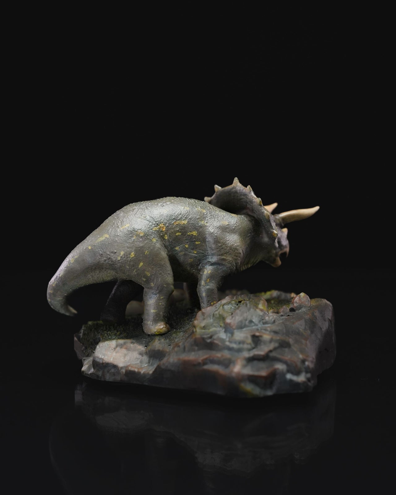 Unpainted Triceratops Statue
