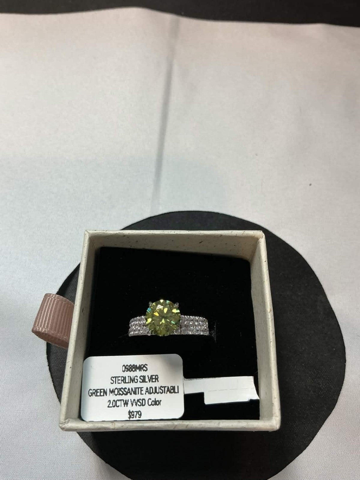 green moissanite Ring 2Ct