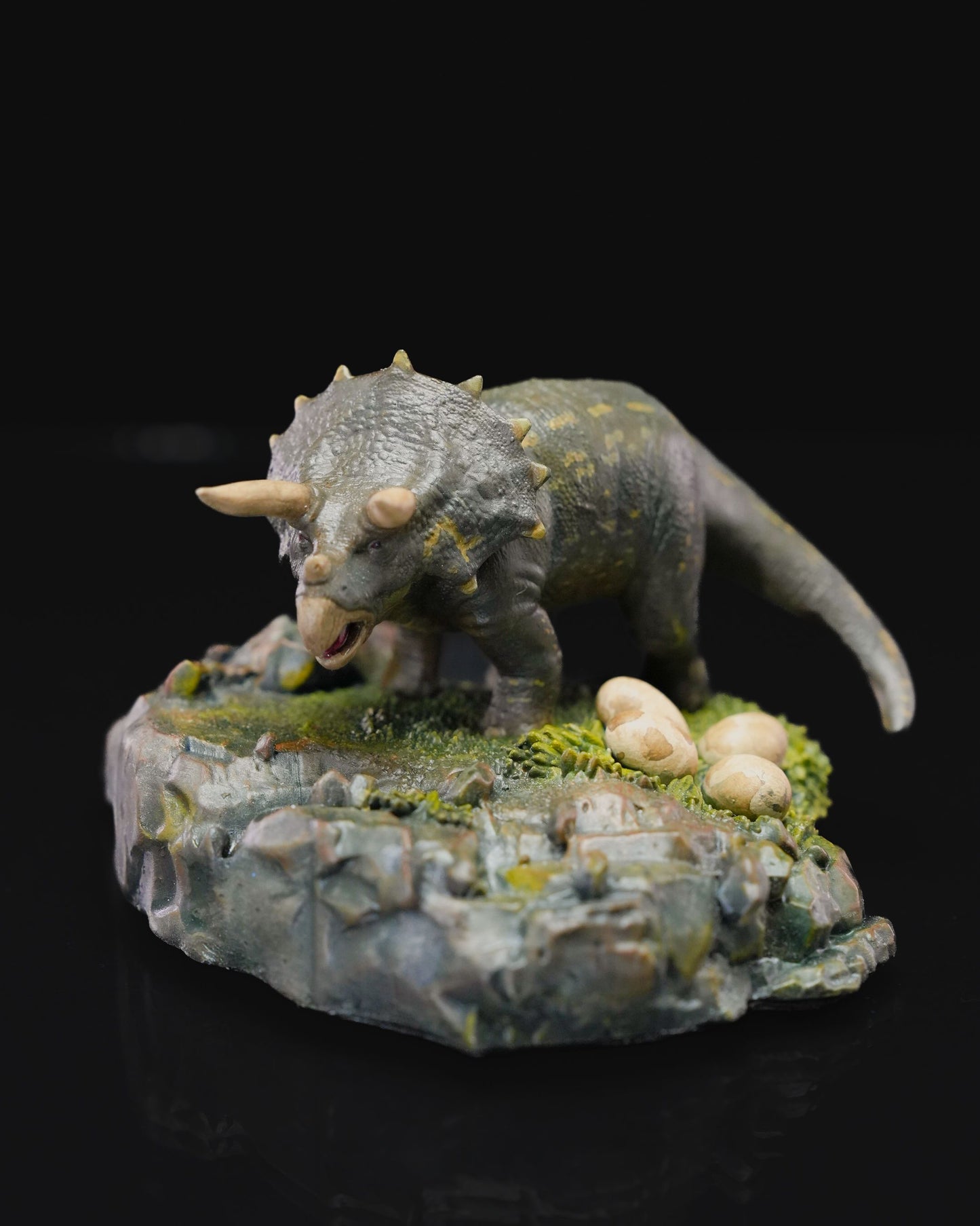 Unpainted Triceratops Statue image 7