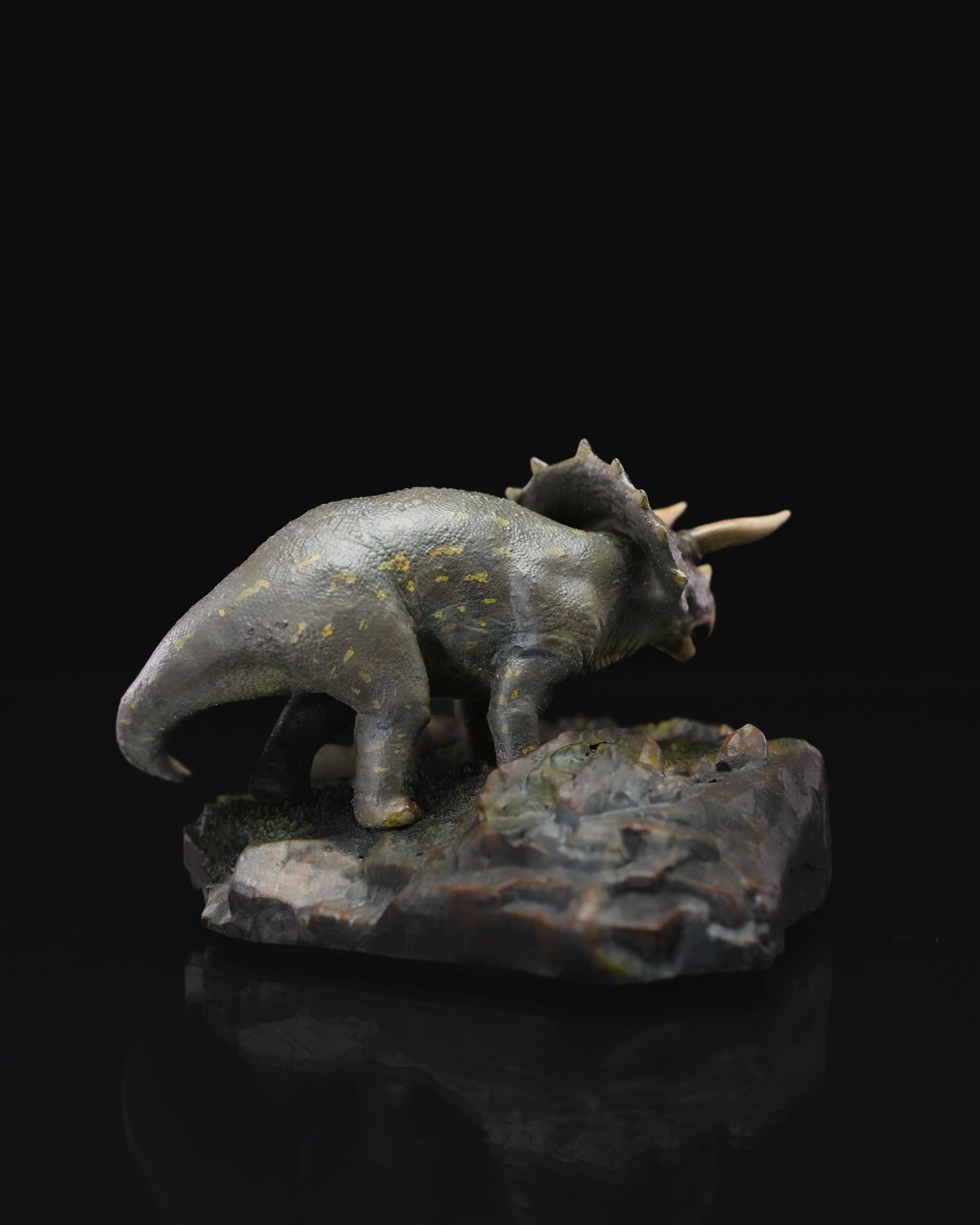 Unpainted Triceratops Statue image 5