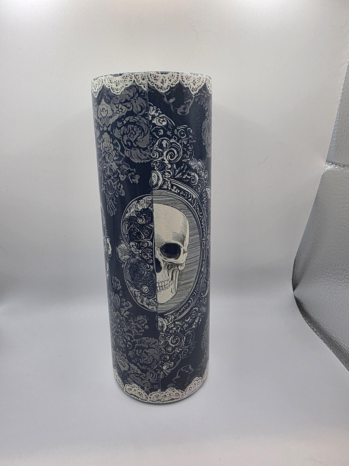 20 Ounce Tumbler with lid and straw and box Skull Mirror