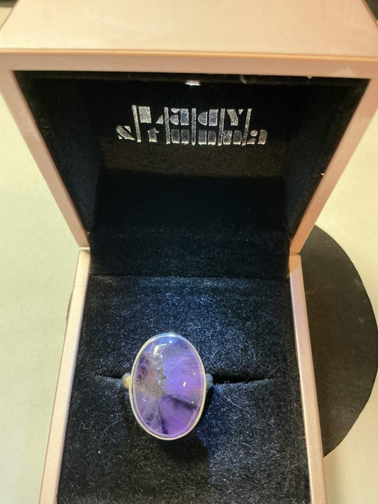 oval-cut amethyst gemstone ring,