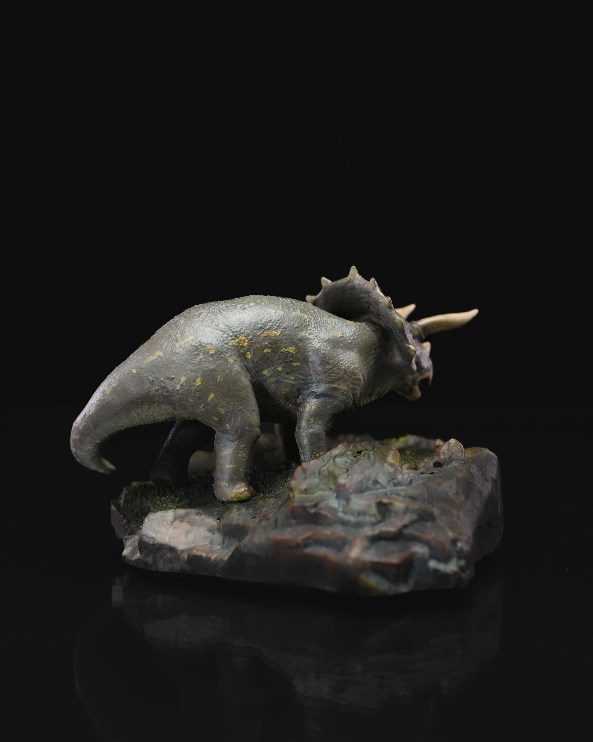 Unpainted Triceratops Statue image 5