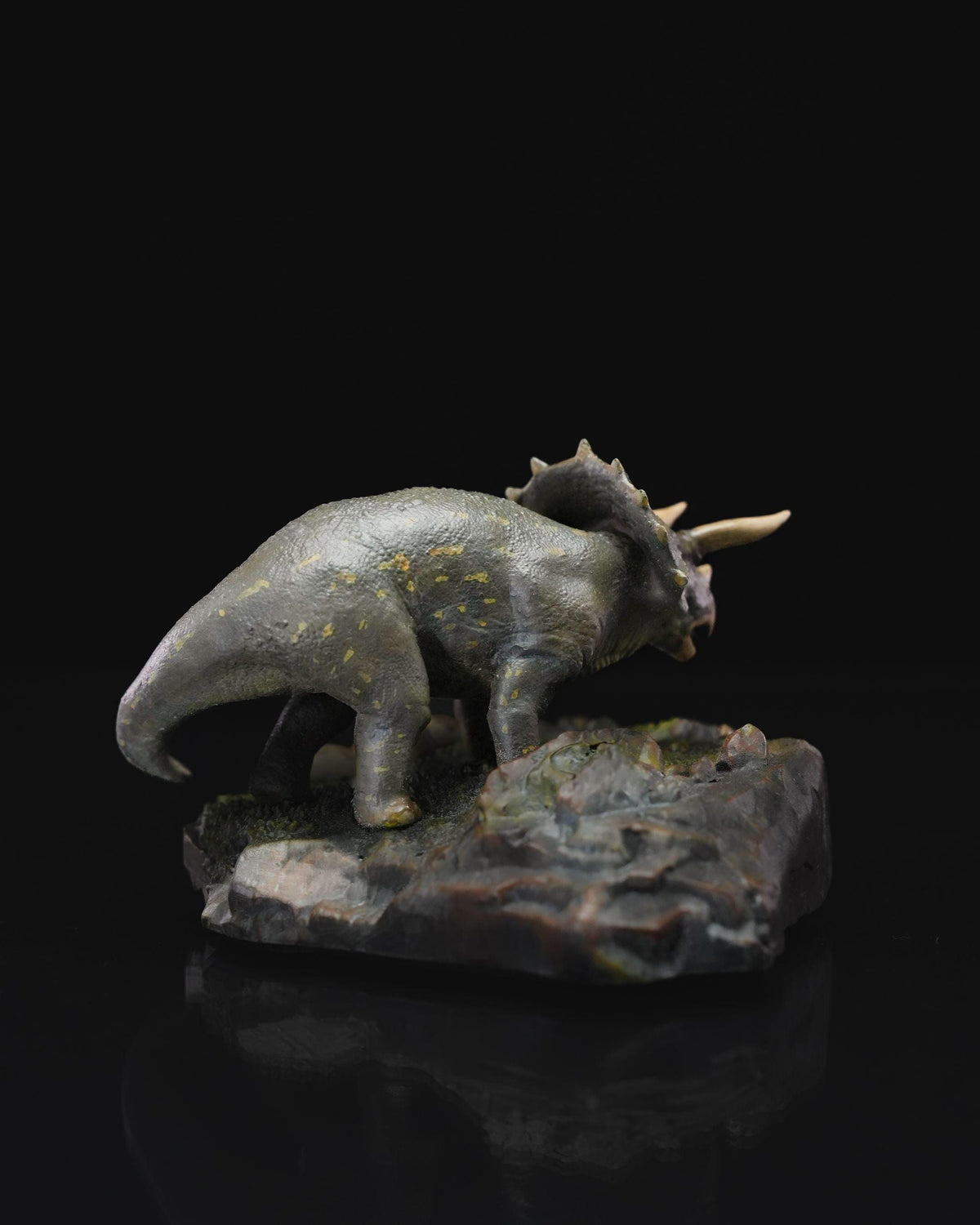 Unpainted Triceratops Statue image 5