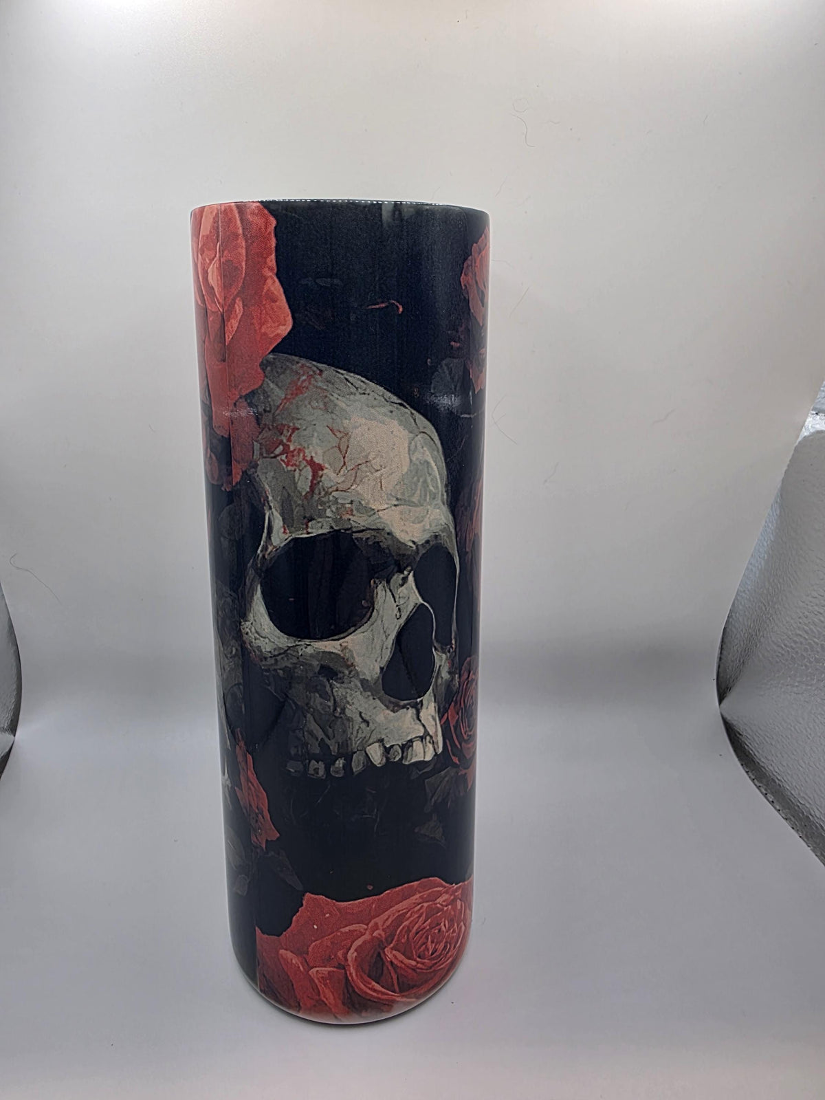 20 Ounce Tumbler with lid and straw and box Skull and Roses