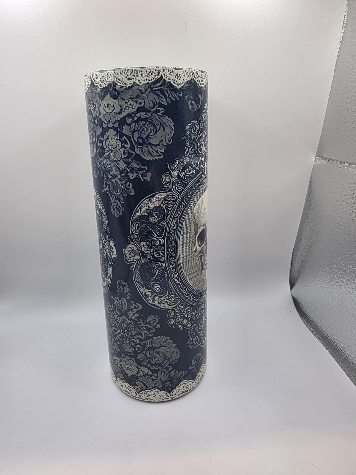 20 Ounce Tumbler with lid and straw and box Skull Mirror
