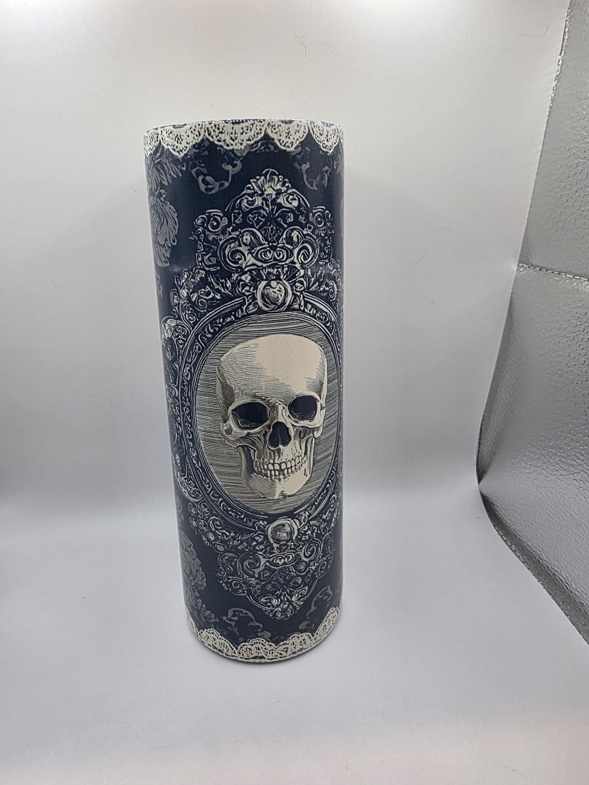 20 Ounce Tumbler with lid and straw and box Skull Mirror