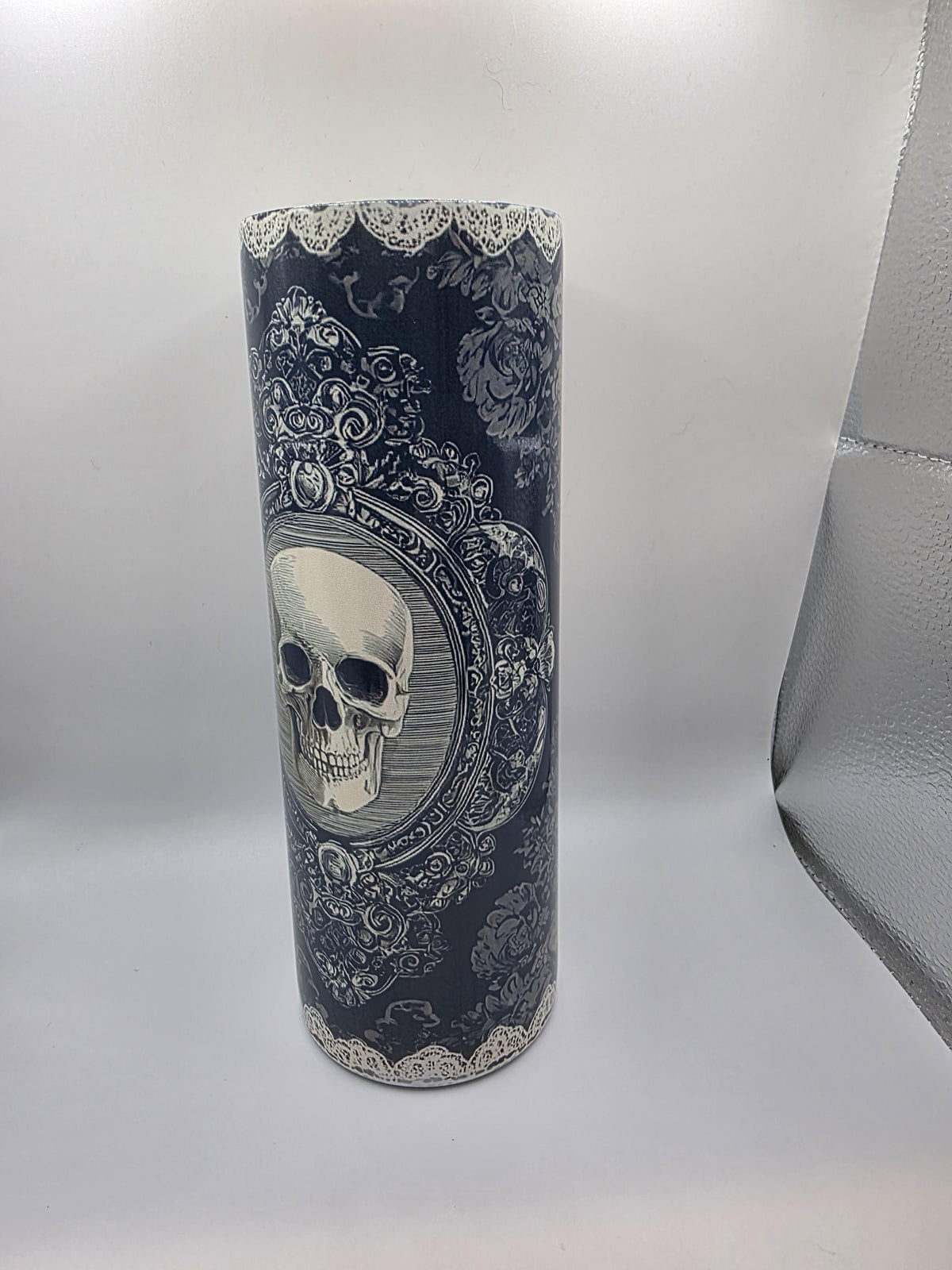20 Ounce Tumbler with lid and straw and box Skull Mirror