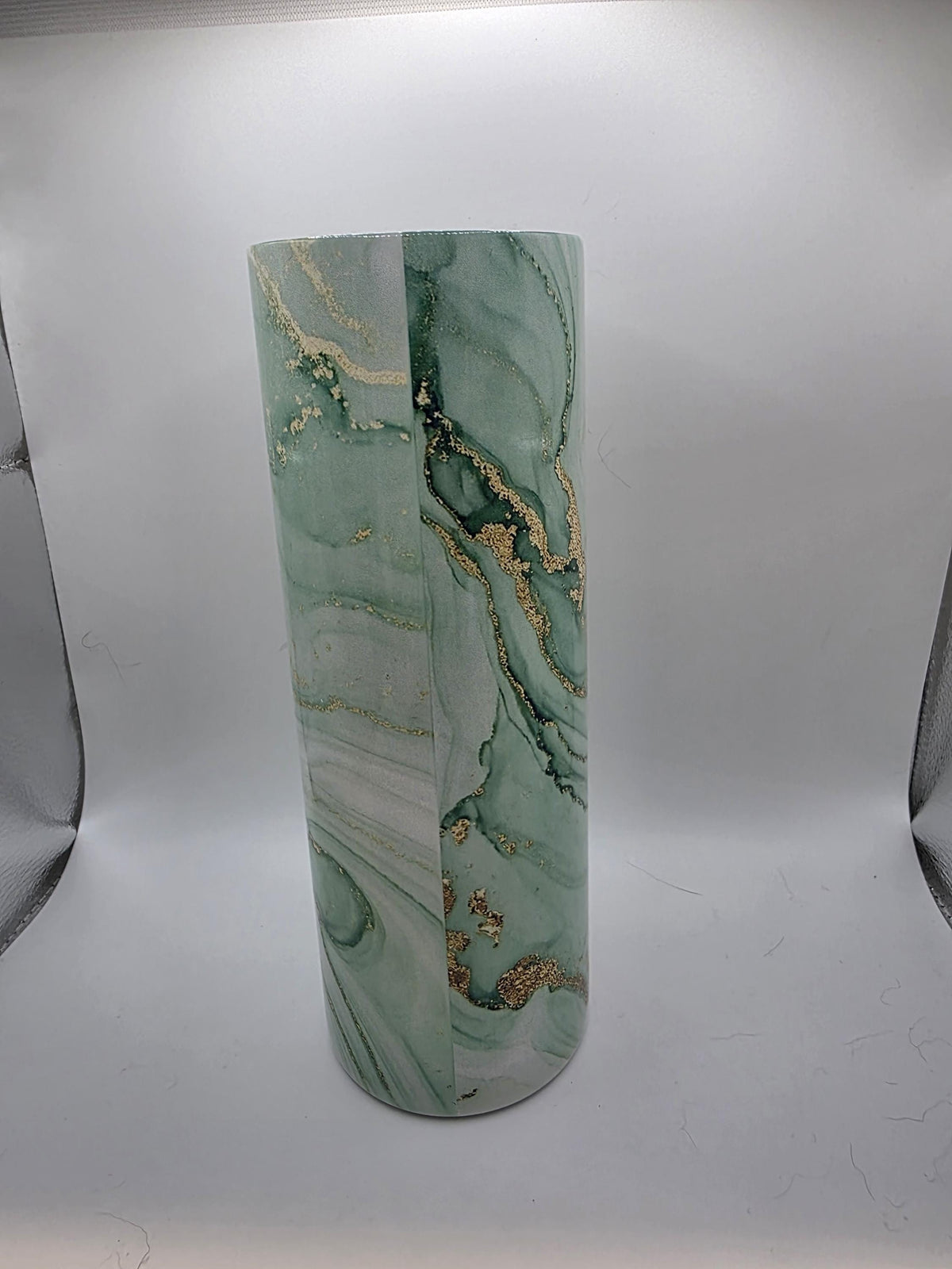 20 Ounce Tumbler with lid and straw and box Light Green Marble